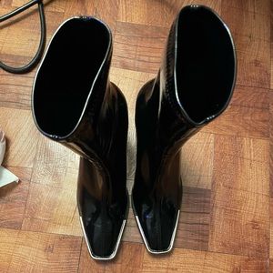 Patent leather heeled boots sz7